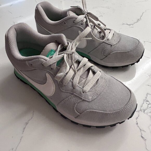 Nike Womens MD RUNNER 2 Size 6.5 - Picture 3 of 5